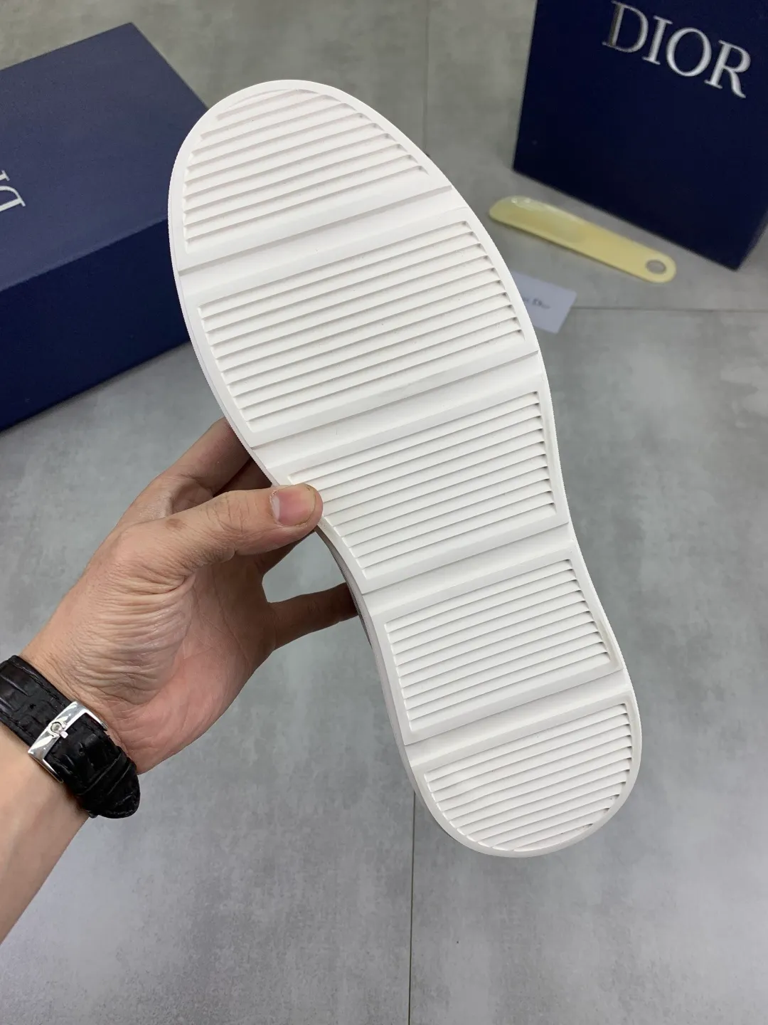 Men's men's shoes P420💰[New style]🆘[Dior] Dior original lace-up low-top men's shoes Classic casual shoes 🔥This model is the official classic model with high quality and made by famous original designers. It is made of high-quality cowhide with original materials➕comfortable and breathable mesh lining➕pigskin insole. The perfect last shape and generous and fashionable design have attracted many consumers and are suitable for drivers to drive🚗. What you want is the best quality in the market. Color: 4️⃣Color Code number: 38--44 (45 customized)